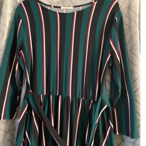 •SOLD••Stripe Midi Dress• - Picture 2 of 2